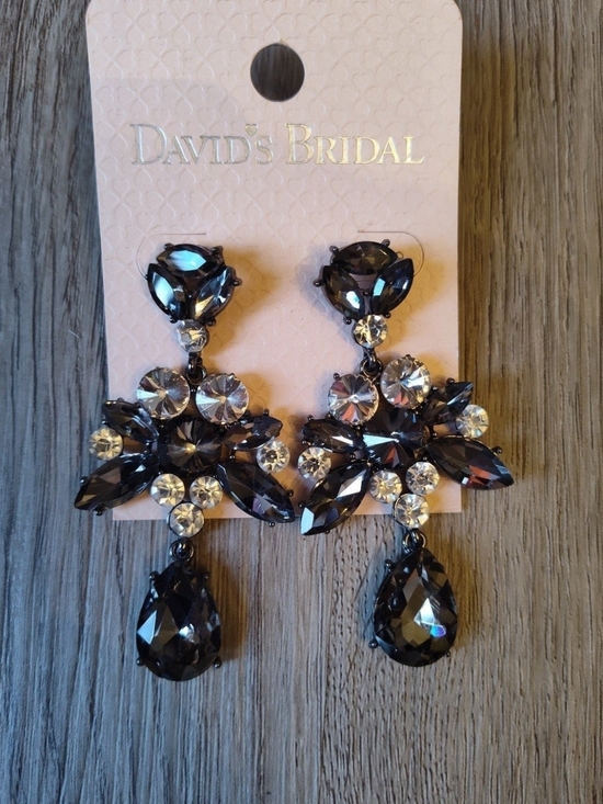 David's Bridal Jewelry - 🆕Elegant Drop Chandelier Earrings
